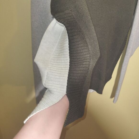 New Tahari Green Gray Colorblock Sweater Medium - Picture 8 of 10